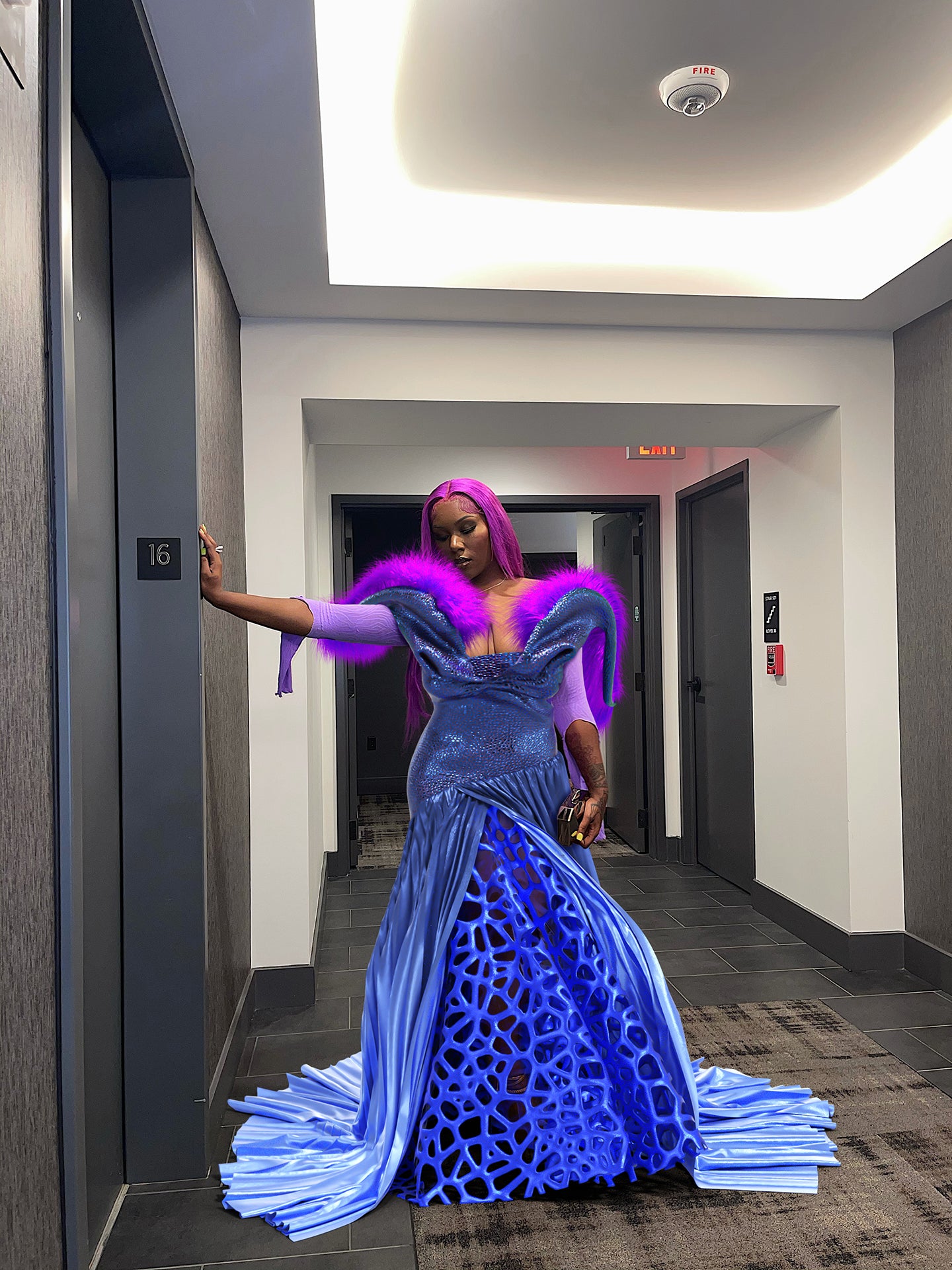 Cerulean blue Queen
