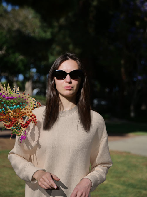 Sweatshirt decorated shoulder white